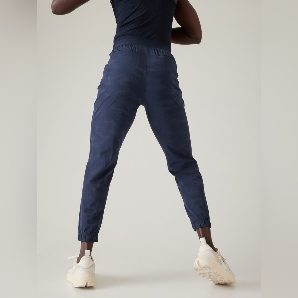 Athleta Brooklyn Heights High Rise Jogger in Blue Camo - Size 16 TALL - Picture 2 of 6